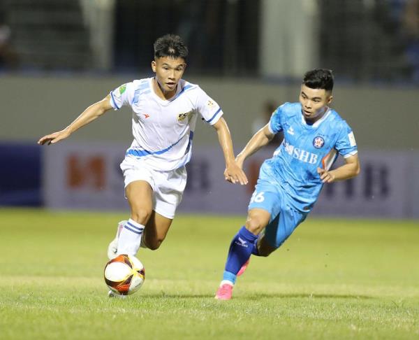 Giải hạng Nhất 2023/24 trước kỳ nghỉ: Tứ mã tranh hùng