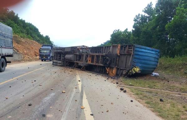 Lật xe trên cao tốc