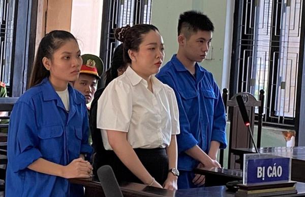 Giả nhân viên ngân  hàng để lừa đảo