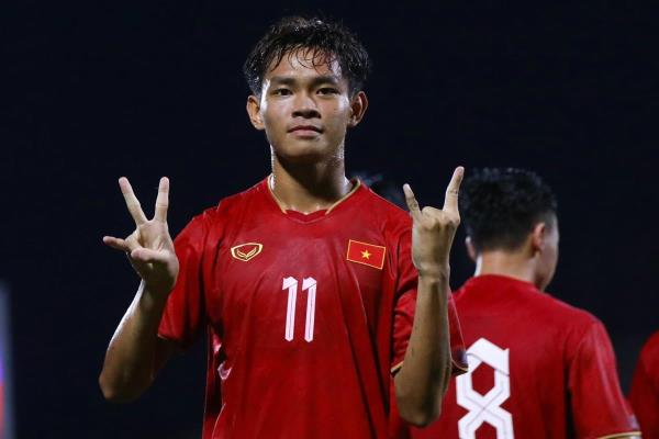 U23 Việt Nam 2-2 U23 Singapore: Công làm thủ phá, hoà trong tiếc nuối