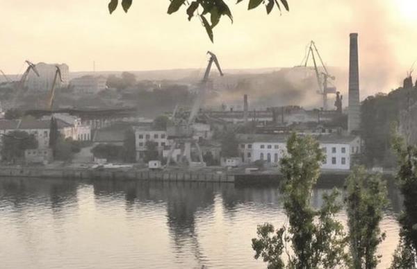 Ukraine tấn công lớn chưa từng có vào Crimea