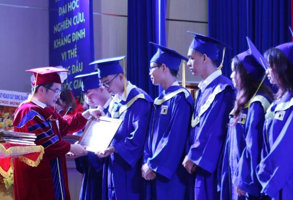 Trường Đại học Bách khoa Đà Nẵng trao bằng tốt nghiệp đợt 2 năm 2023