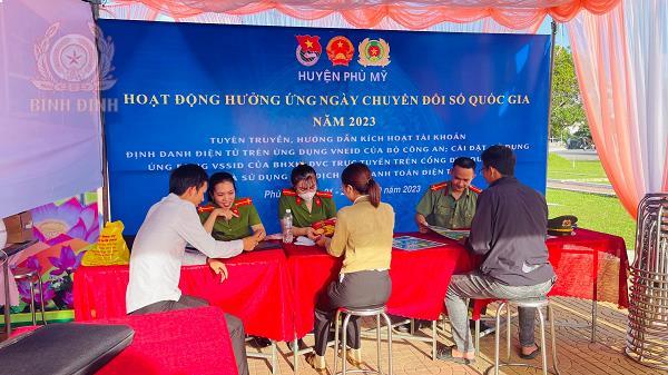 Tuổi trẻ Công an đẩy mạnh công tác kích hoạt tài khoản định danh điện tử