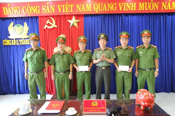 Khen thưởng Công an phường Tân Chính và Thanh Khê Đông về thành tích đấu tranh, phòng chống tội phạm