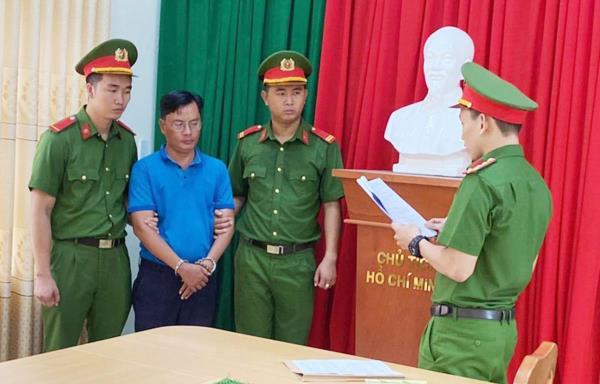 Khai gian nhằm trốn thuế, người bán và mua bị khởi tố