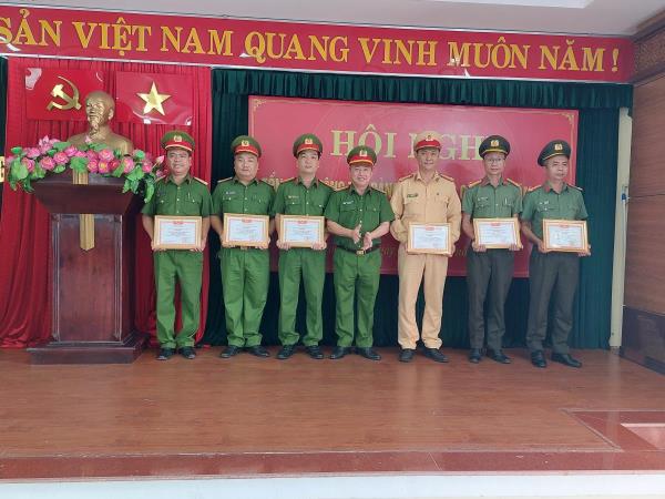 Lãnh đạo Công an TP Đà Nẵng dự, chỉ đạo hội nghị tổng kết, triển khai công tác tại Công an các đơn vị, địa phương