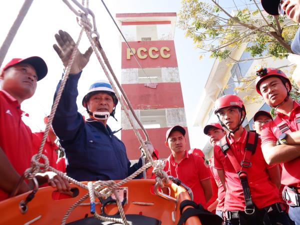 Chuyên gia Nhật Bản trao đổi kinh nghiệm chữa cháy và CNCH với Công an TP Đà Nẵng