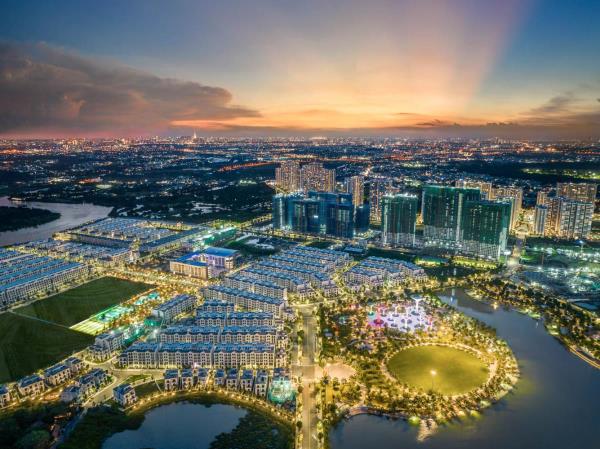 Lãi suất tiền gửi thấp kỷ lục, nhiều người chuyển dòng tiền vào bất động sản