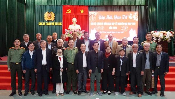 Đảng ủy, Giám đốc Công an TP Đà Nẵng gặp mặt, chúc Tết cán bộ Công an hưu