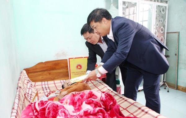 Bí thư Tỉnh ủy Quảng Nam Lương Nguyễn Minh Triết thăm gia đình chính sách, người có công