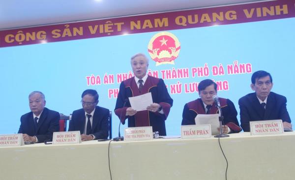 Giết người vì mâu thuẫn tính tiền hát karaoke