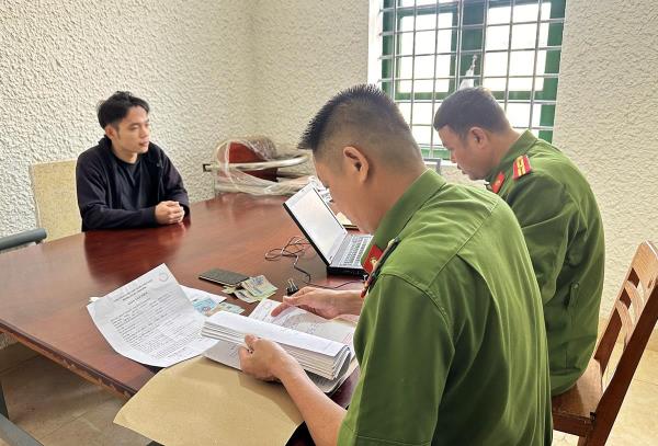 Cho học sinh vay nặng lãi