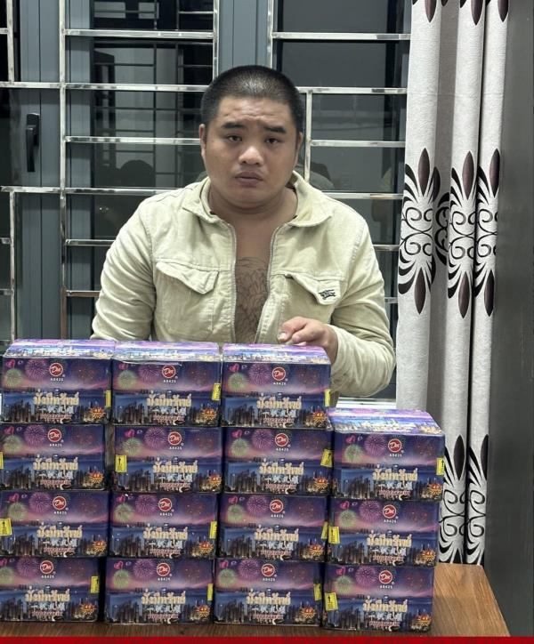 Chở pháo lậu vi hành