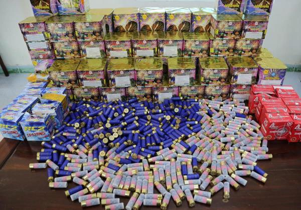 Bắt đối tượng vận chuyển đạn và pháo từ Lào về Việt Nam