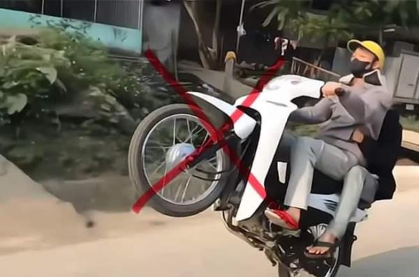 Xử lý quái xế chạy xe 1 bánh