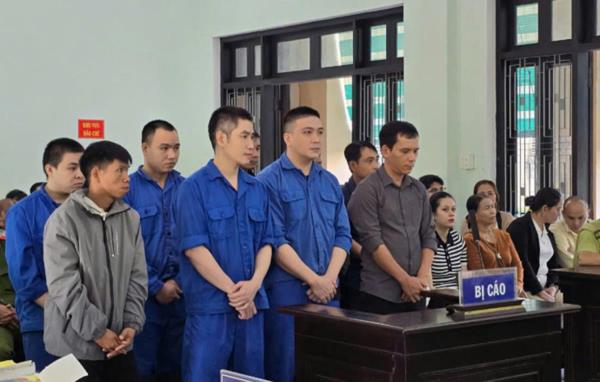 Cán bộ kiểm lâm câu kết nhóm lâm tặc khai thác, mua bán gỗ lậu