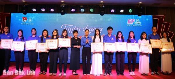 Đắk Lắk: Tuyên dương 107 cá nhân, tập thể đạt danh hiệu Học sinh 3 tốt, Học sinh 3 rèn luyện, Sinh viên 5 tốt