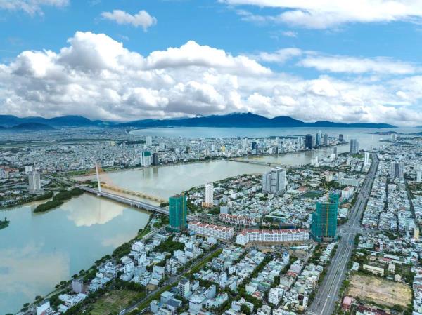 Thi công thần tốc, hai tòa tháp The Panoma ven sông Hàn, Đà Nẵng chính thức cất nóc