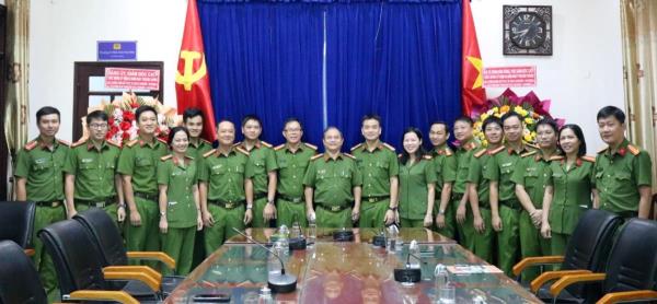 Lãnh đạo Công an TP Đà Nẵng thăm, chúc mừng Ngày truyền thống lực lượng Cảnh sát PCCC và CNCH