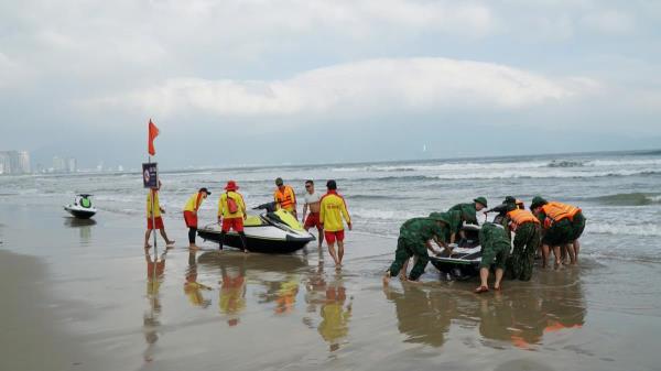 Nỗ lực tìm kiếm học sinh mất tích khi tắm biển