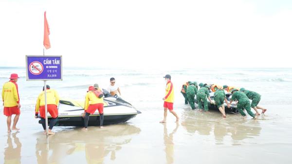 Tìm kiếm học sinh mất tích sau tai nạn đuối nước tại bãi tắm Đà Nẵng