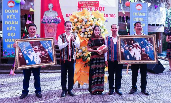 Xây dựng các thôn xóm, khu dân cư kiểu mẫu, an toàn, thân thiện, đoàn kết và phát triển