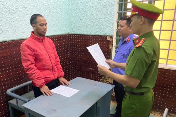 Bắt tạm giam đối tượng trộm sâm