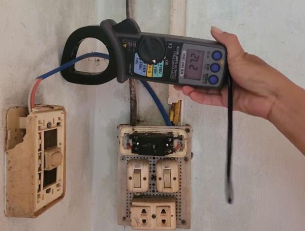 Hoa mắt vì… điện