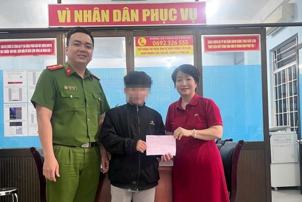 Công an phường giúp dân nhận lại 95 triệu đồng chuyển nhầm vào tài khoản người khác
