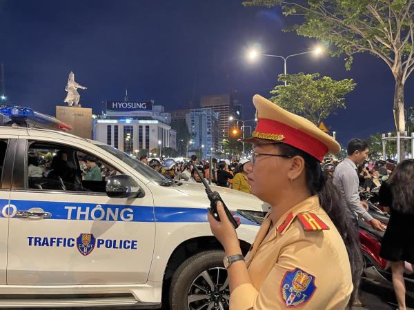 Quy định mới về nhiệm vụ, quyền hạn của chỉ huy, điều khiển giao thông của CSGT