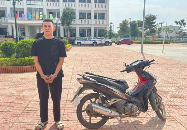 Bác thằng bần cạy ATM