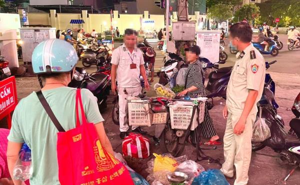 Nhanh chóng tiếp nhận thông tin, xử lý cán bộ quy tắc đô thị vi phạm quy trình xử phạt