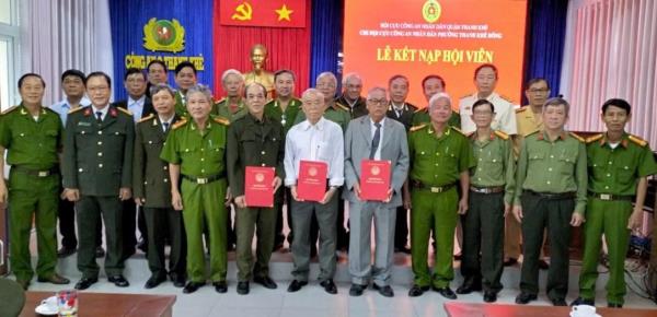 Hội Cựu Công an nhân dân quận Thanh Khê kết nạp hội viên mới.
