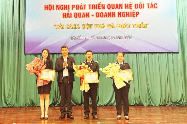 Đồng hành và hỗ trợ doanh nghiệp Đà Nẵng trong hoạt động XNK