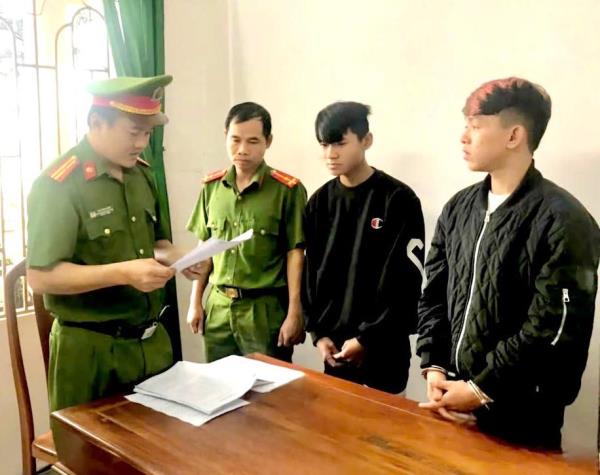 Khởi tố 2 đối tượng côn đồ