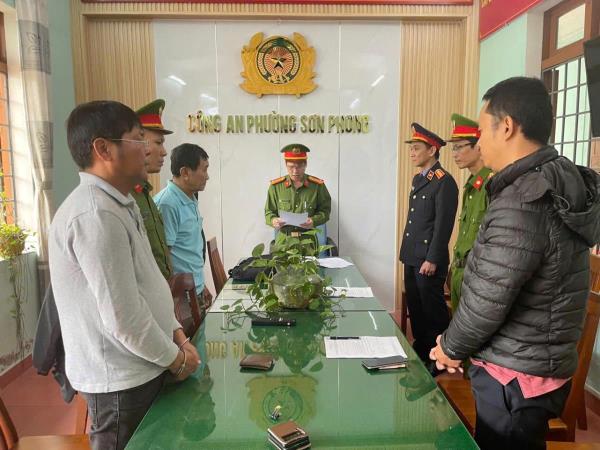 Nhận hối lộ, ông Võ Hữu Dũng-Trưởng Phòng quản lý đô thị TP Hội An cùng thuộc cấp bị bắt