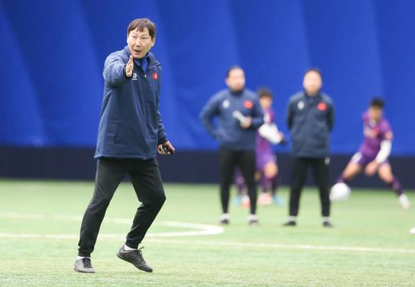 ASEAN Cup 2024 trên băng ghế chỉ đạo: Nhật - Hàn phân tranh