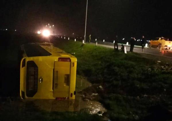 Công an Quảng Trị kịp thời cứu hộ hành chục hành khách trên xe giường nằm gặp nạn trong đêm