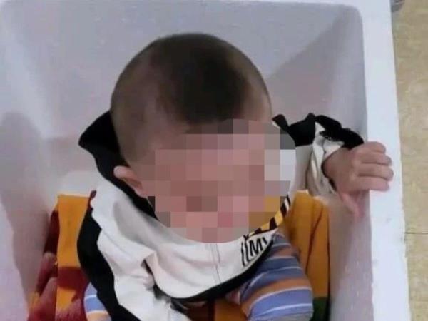 Bé gái bị bỏ rơi