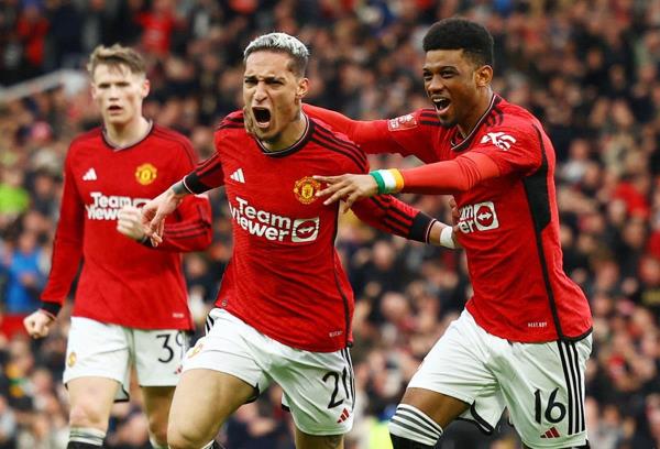 Manchester United vào bán kết FA Cup