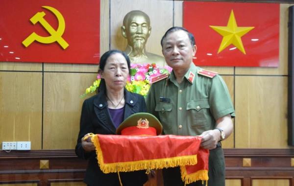 Bộ Công an tiếp nhận hiện vật liệt sĩ hy sinh trong vụ khủng bố ở Đắk Lắk