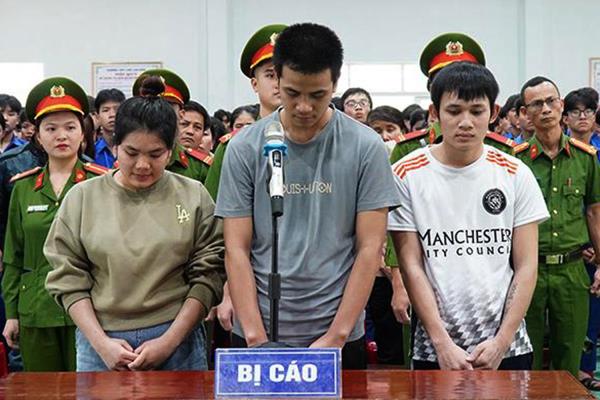 Thiếu nữ xinh đẹp đánh rơi tuổi trẻ trong vũng lầy ma túy