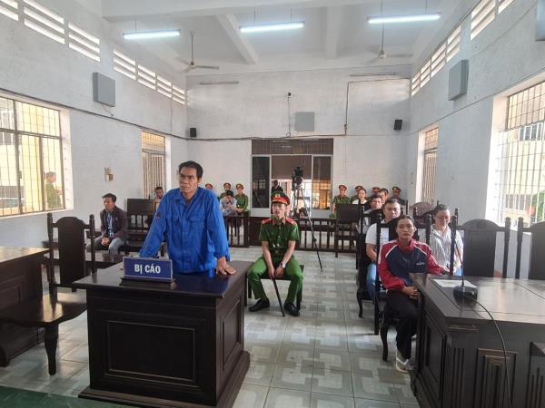 Trả giá vì phá hoại sự đoàn kết