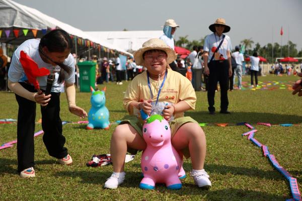 Sôi nổi Ngày hội thể thao cho trẻ khuyết tật