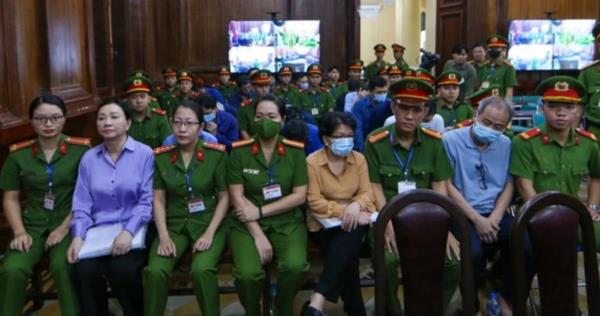 Tiến hành xét hỏi để làm rõ nhiều tình tiết phương thức phạm tội của các bị cáo