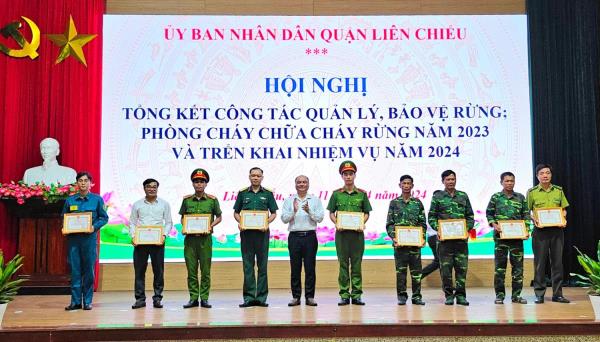 Tuyên dương 18 tập thể và cá nhân có nhiều thành tích trong công tác quản lý, bảo vệ và phòng cháy chữa cháy rừng