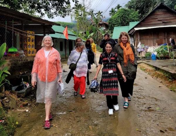 Hướng dẫn viên của làng