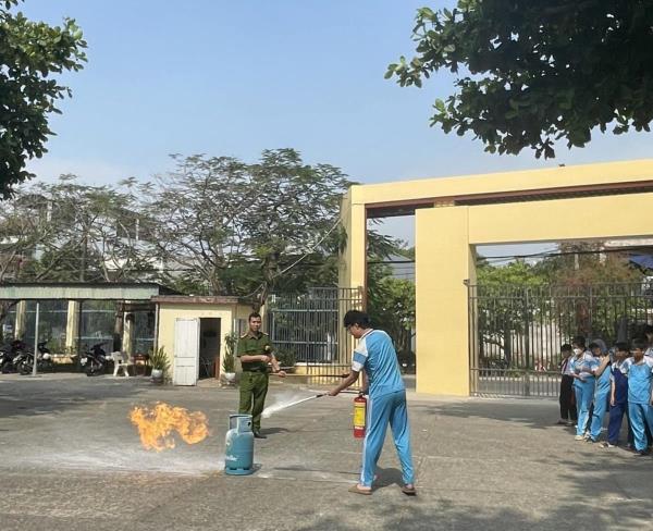 Tuyên truyền phòng cháy chữa cháy và cứu nạn cứu hộ trong trường học