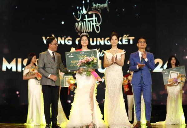 Sinh viên Đại học Đà Nẵng tỏa sáng vẻ đẹp trí tuệ, tài năng, thanh lịch