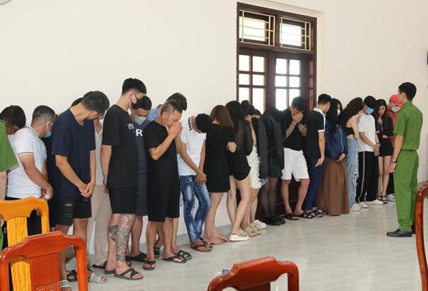 Phát hiện con nghiện đang bay